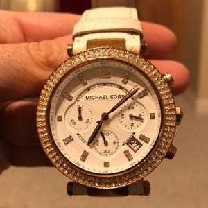 Michael Kors White leather watch w/rose gold frame